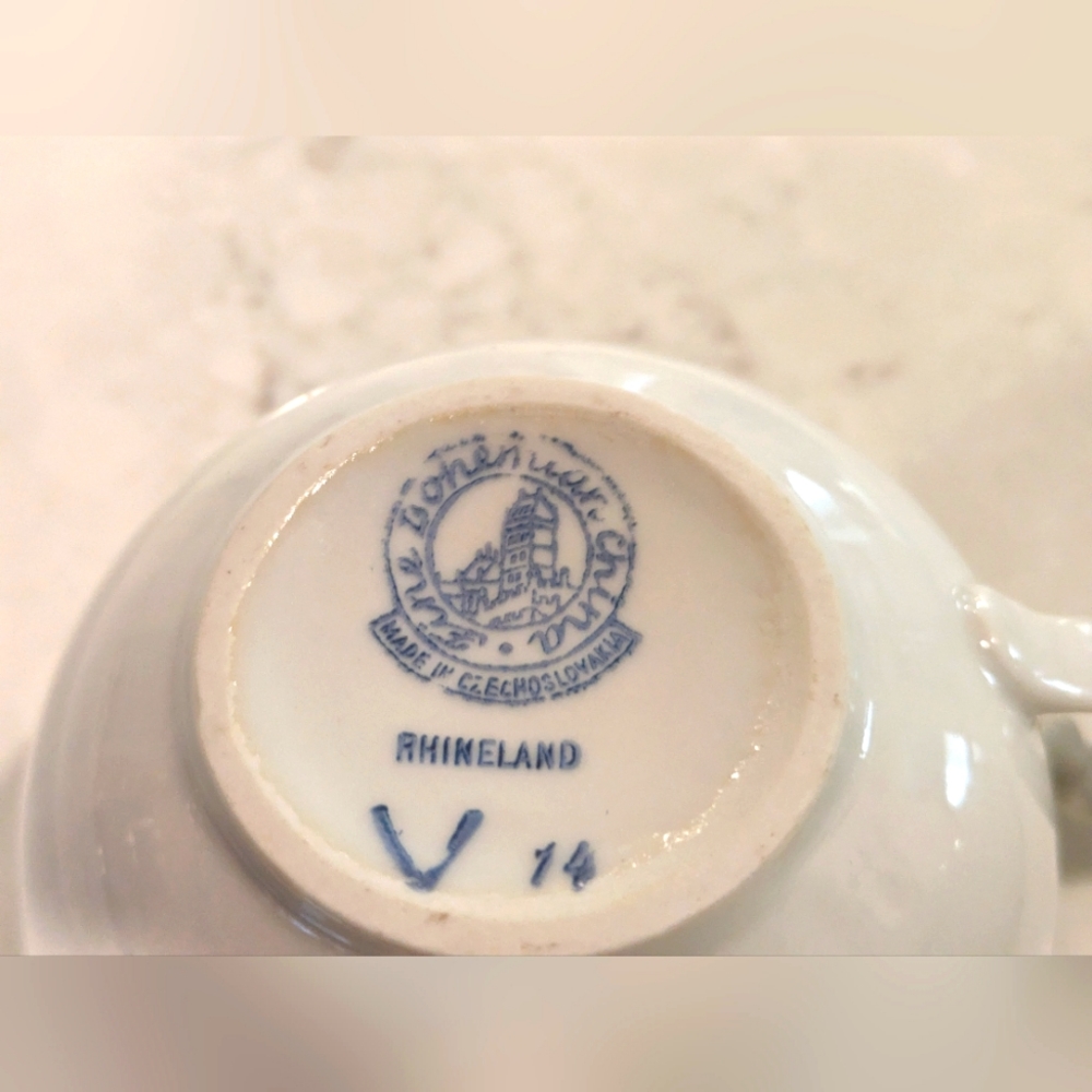 Set of 4 Vintage Teacups/Coffee Chechlovakia Excellent Condition